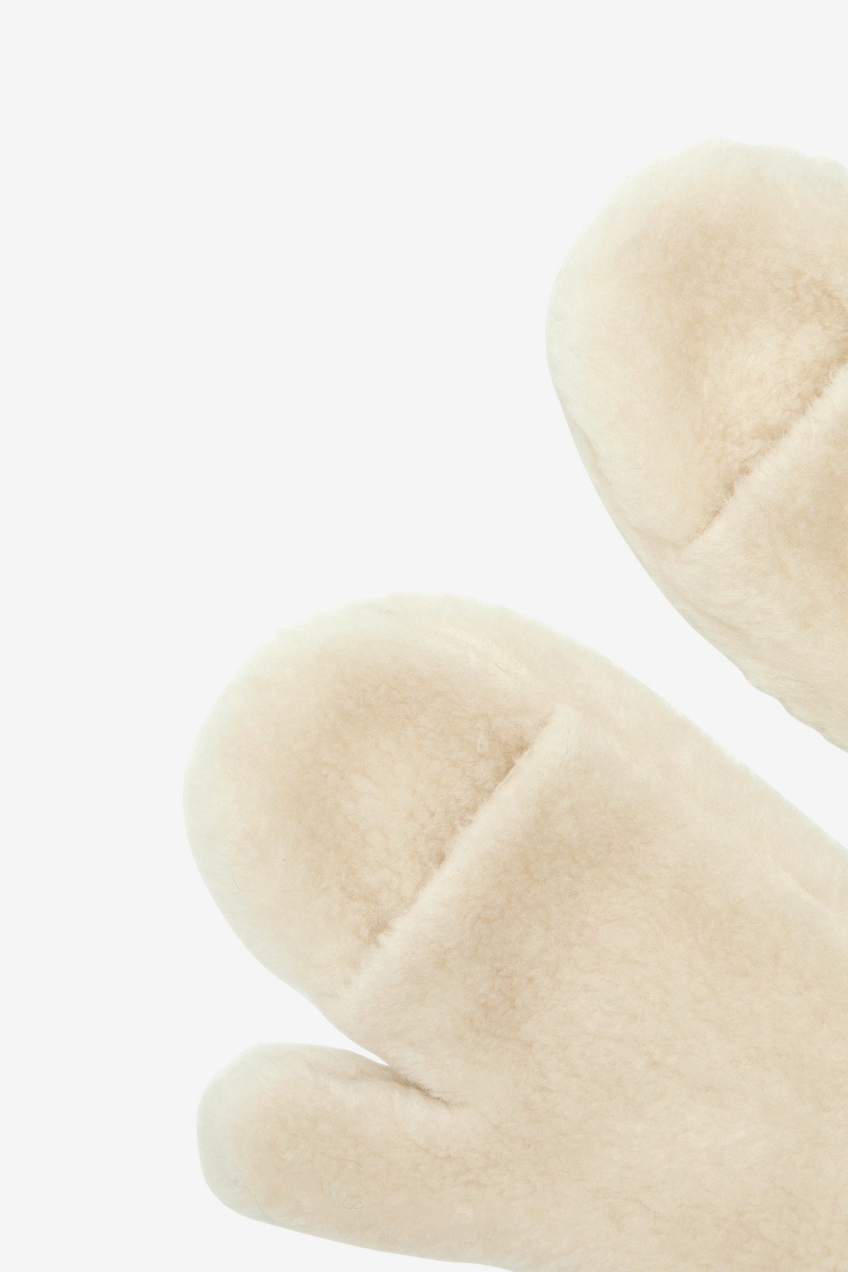 Amomento Shearling Mittens in Ivory