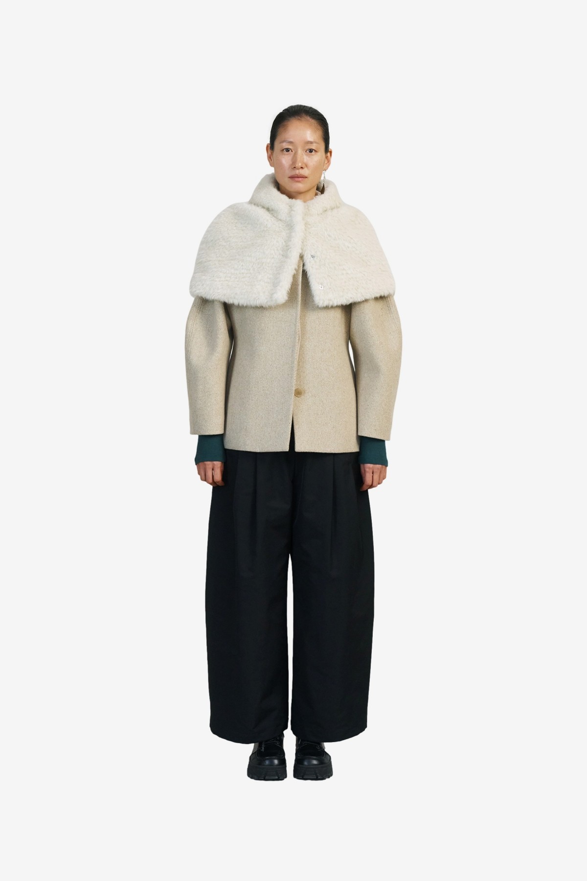 Amomento Two Tuck Balloon Pants in Black