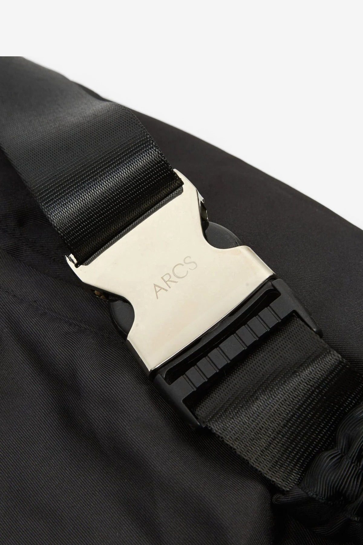 Arcs HEY Sling Bag in Black