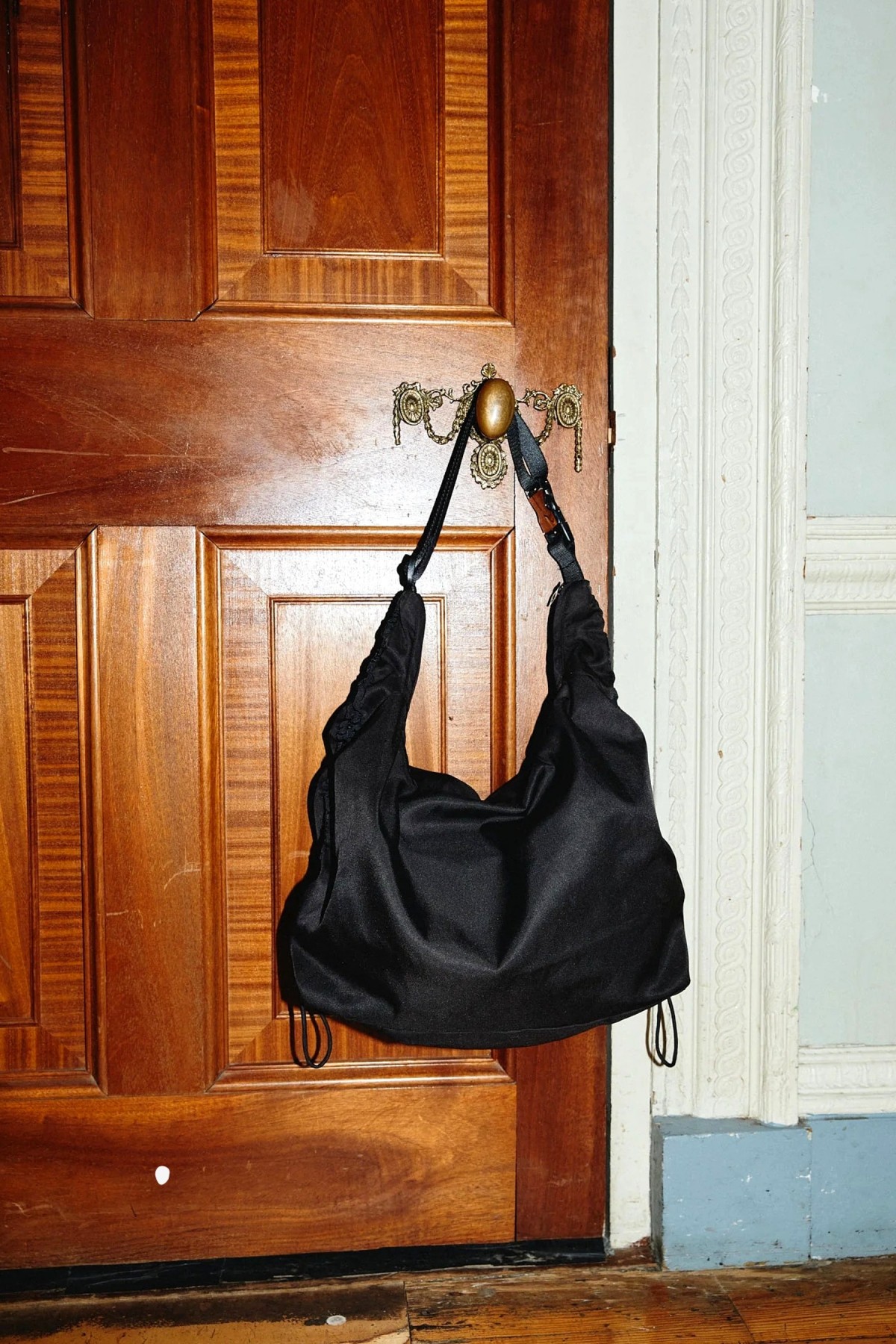 Arcs HEY Sling Bag in Black