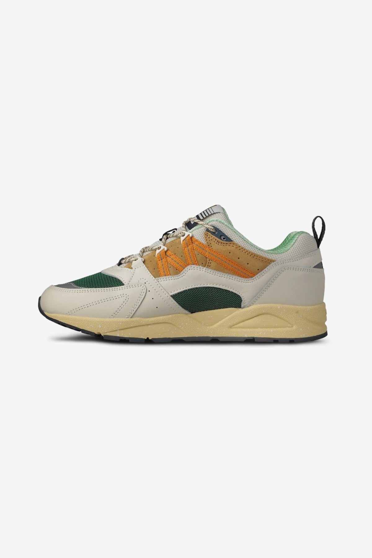 Karhu Fusion 2.0 in Lily White / Nugget