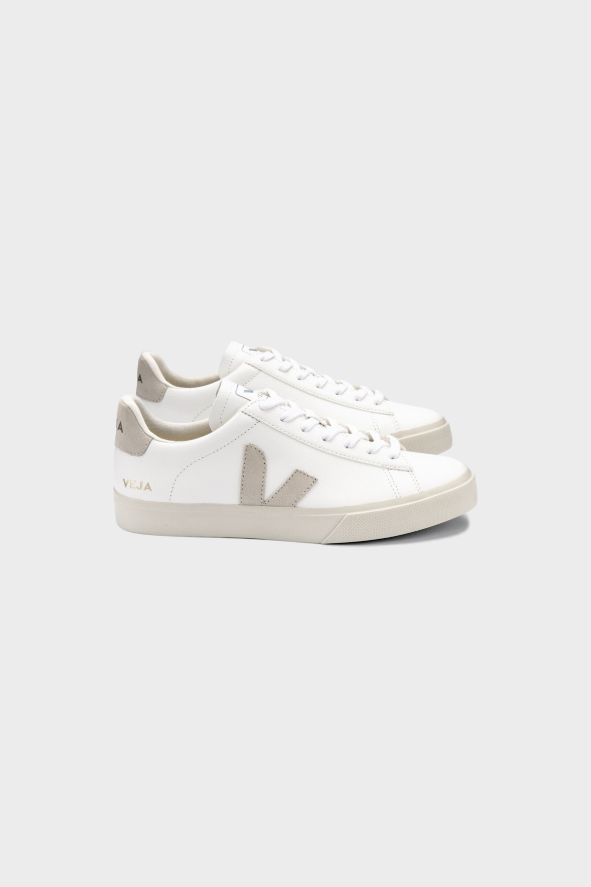 Veja Campo Chromefree in Extra White Natural Suede