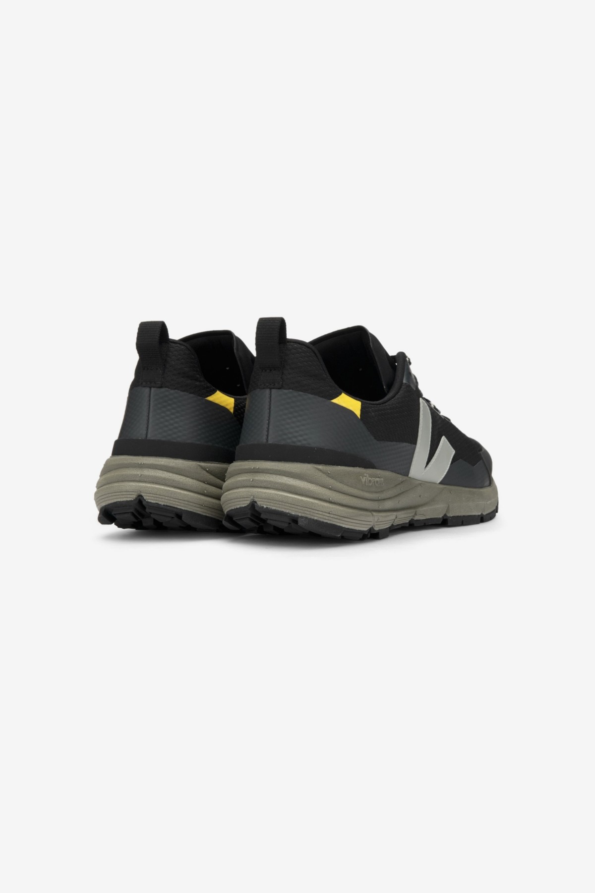 Veja Dekkan in Black Oxford Grey Tonic
