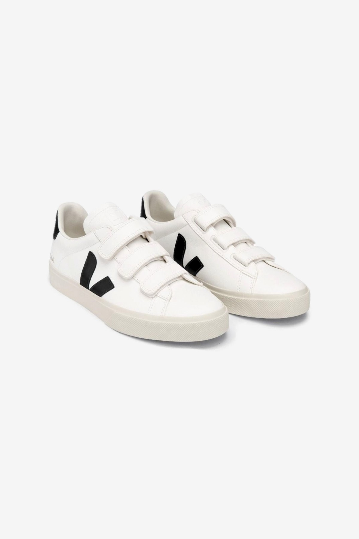 Veja Recife in Extra White Black