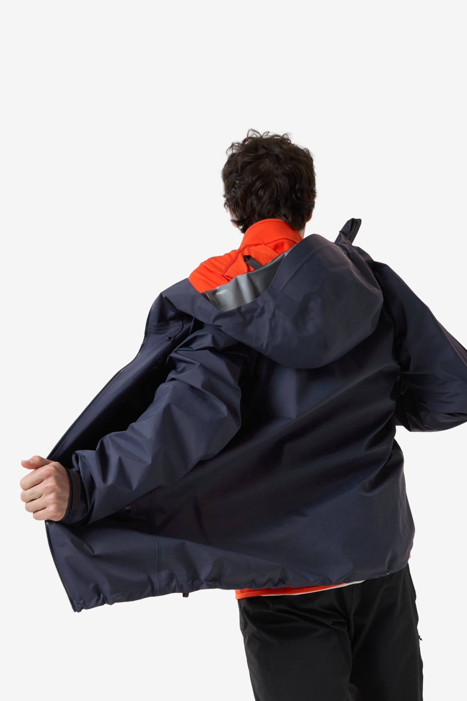 Beta SL Jacket M in Black Sapphire - Arc'teryx | Afura Store