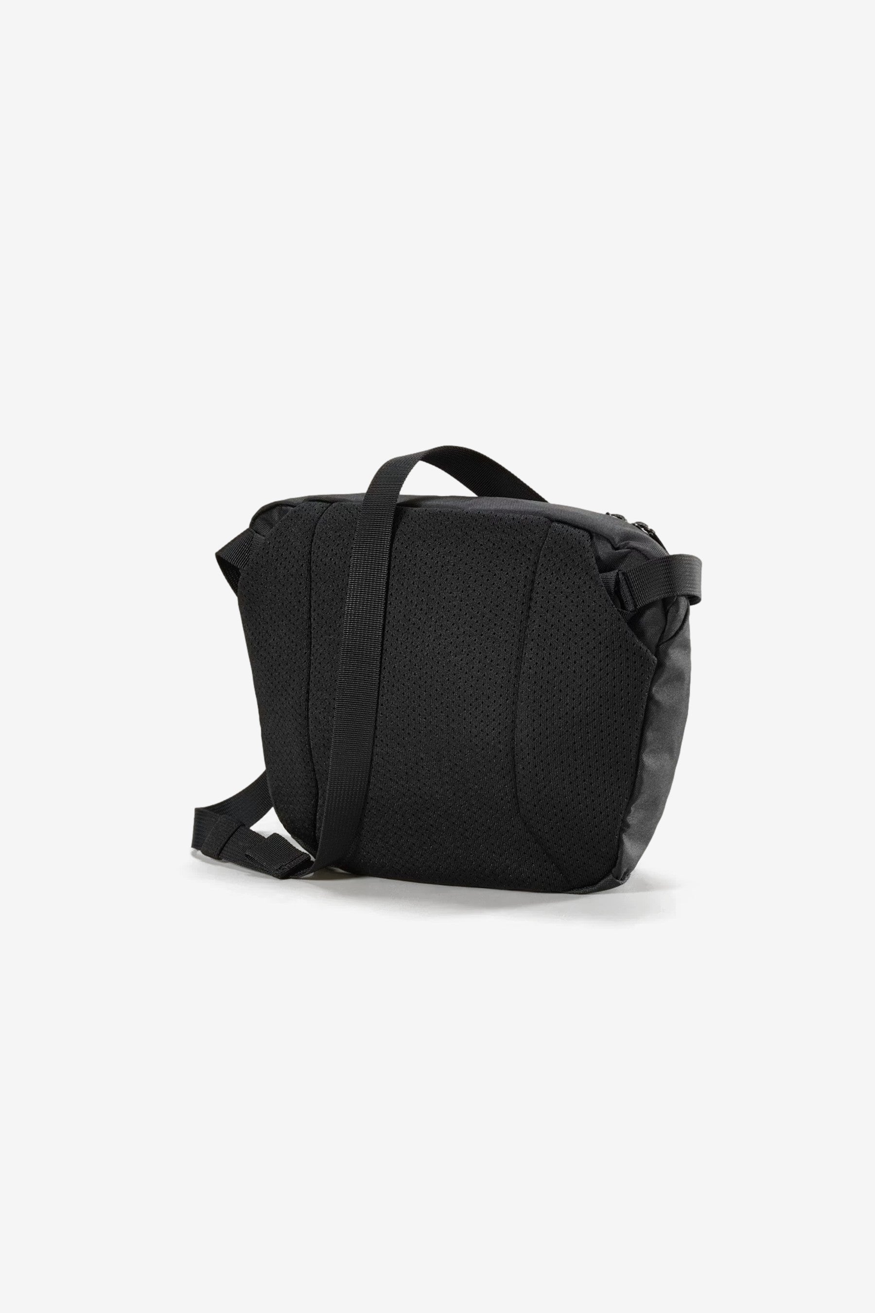 Mantis 2 Waist Pack in 24K Black - Arc'teryx | Afura Store