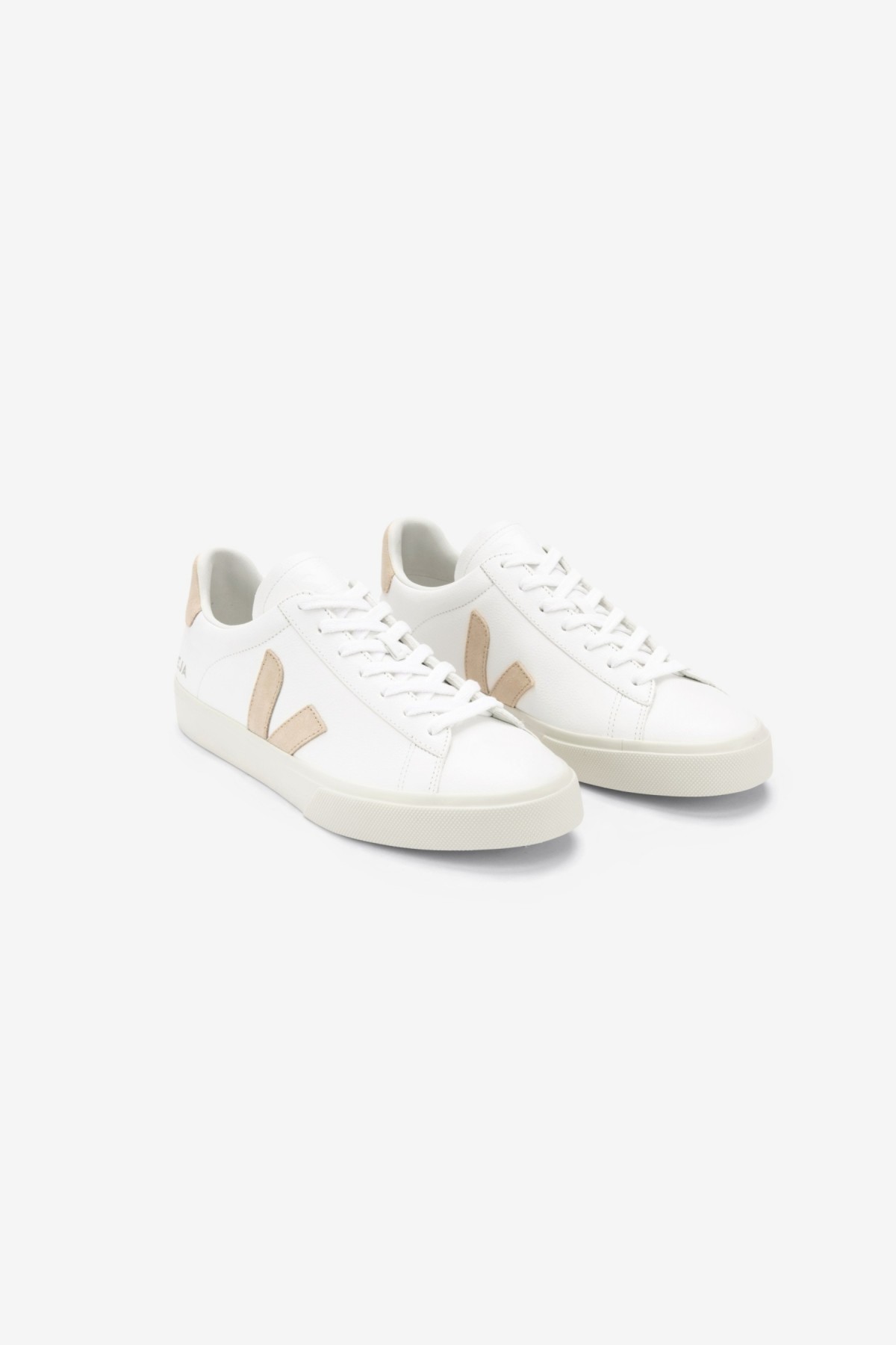 Veja Campo in Extra White Almond