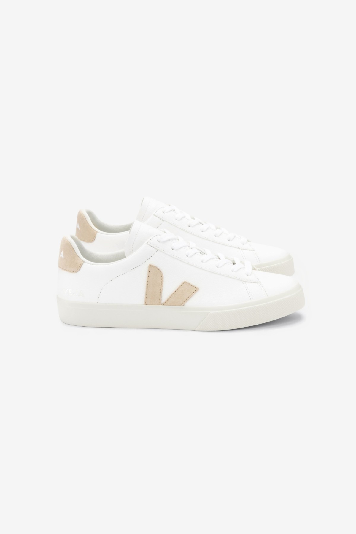 Veja Campo in Extra White Almond